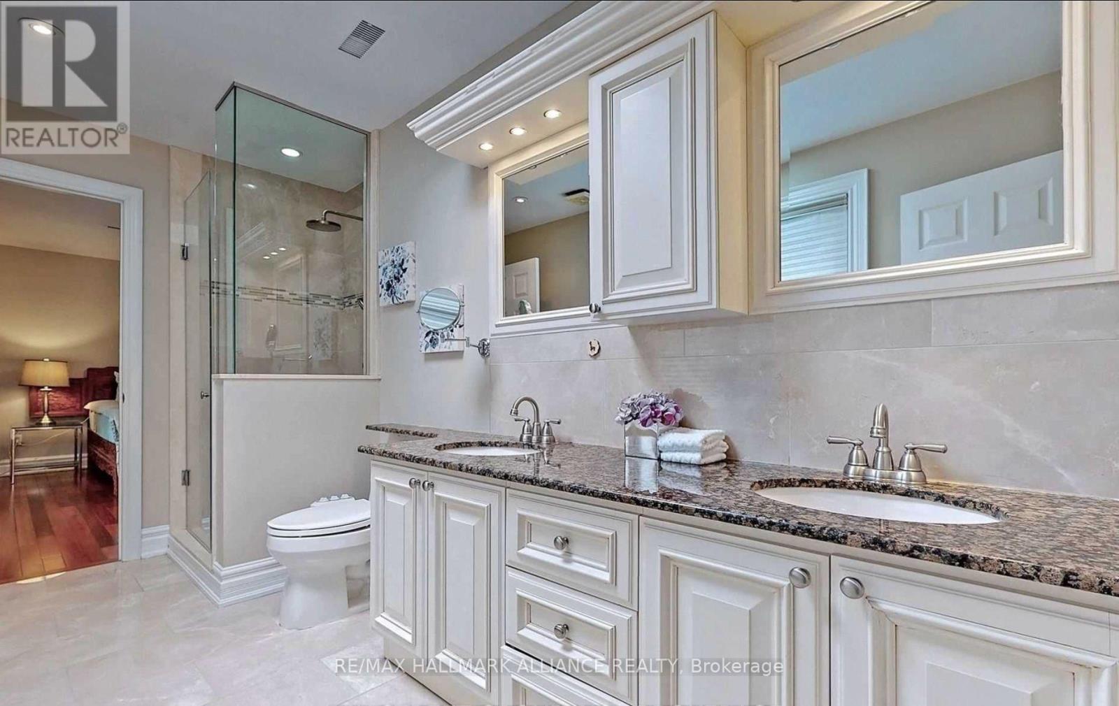 2413 Robin Drive, Mississauga, Ontario  L5K 1S8 - Photo 25 - W12828554