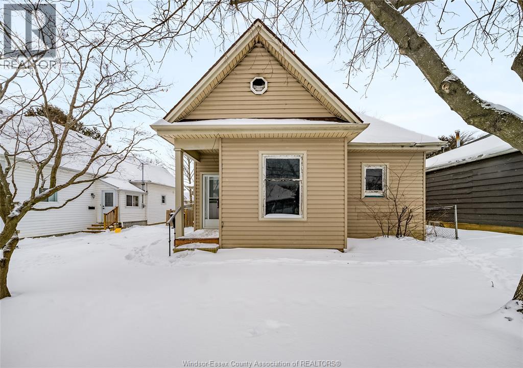 MLS# 26006074: 158 WEST STREET, Chatham, Canada