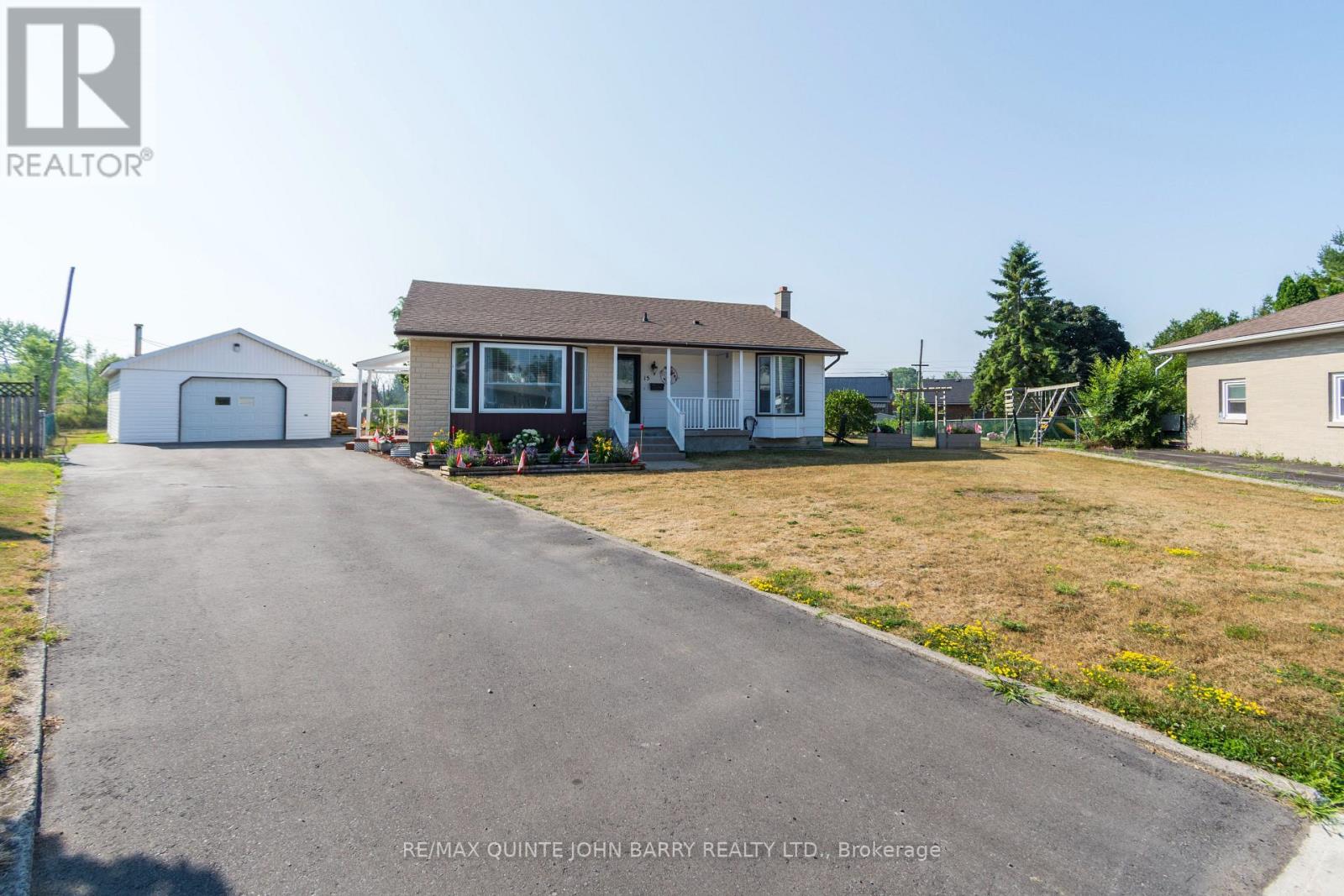 15 Coleman Drive, Quinte West, Ontario  K8V 3A5 - Photo 4 - X12913960