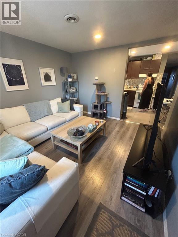 8 St. Matthews Avenue, Hamilton, Ontario  L8L 5P3 - Photo 3 - 40809652