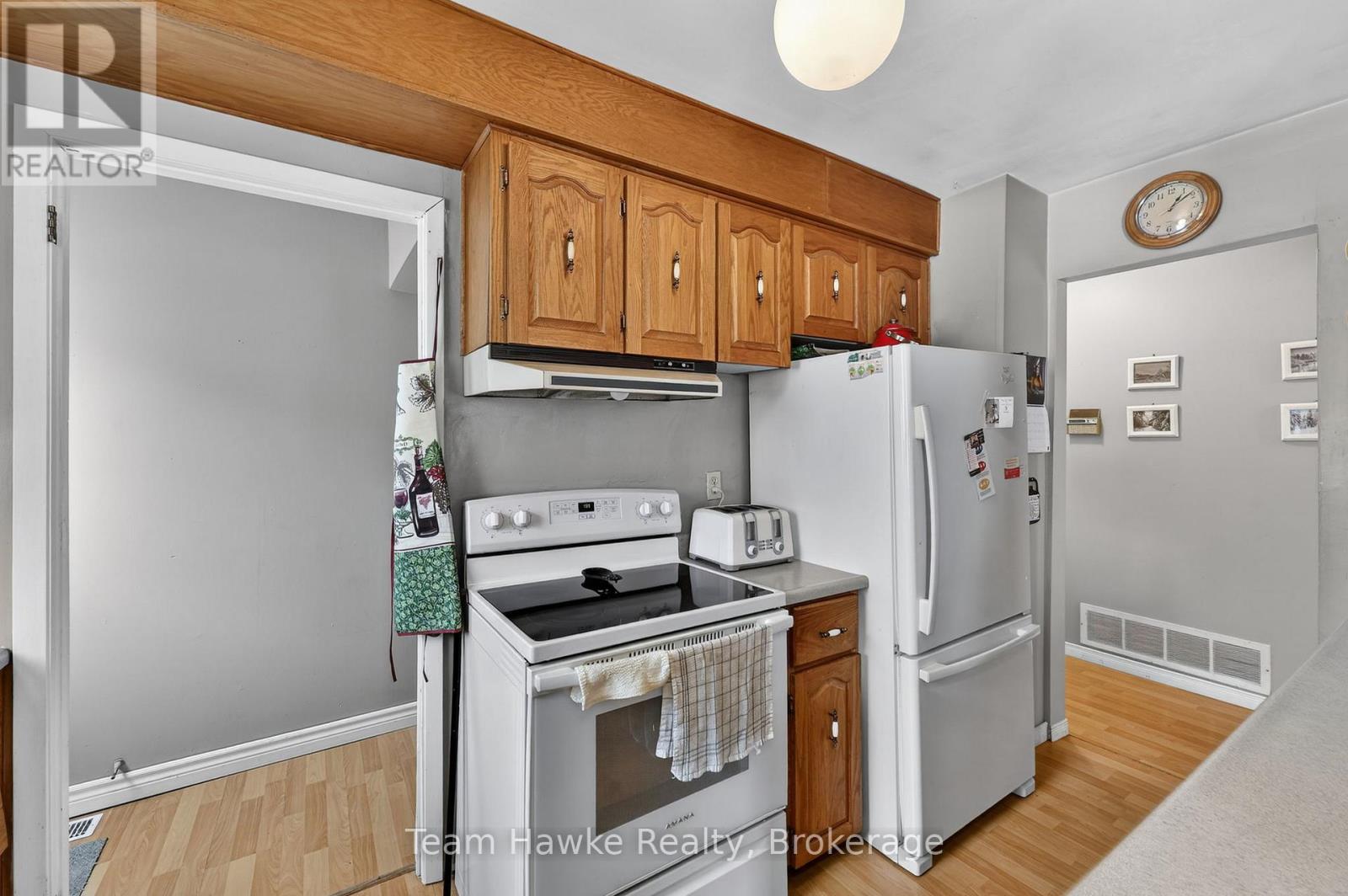 575 Simcoe Avenue, Tay (Port Mcnicoll), Ontario  L0K 1R0 - Photo 14 - S12913916