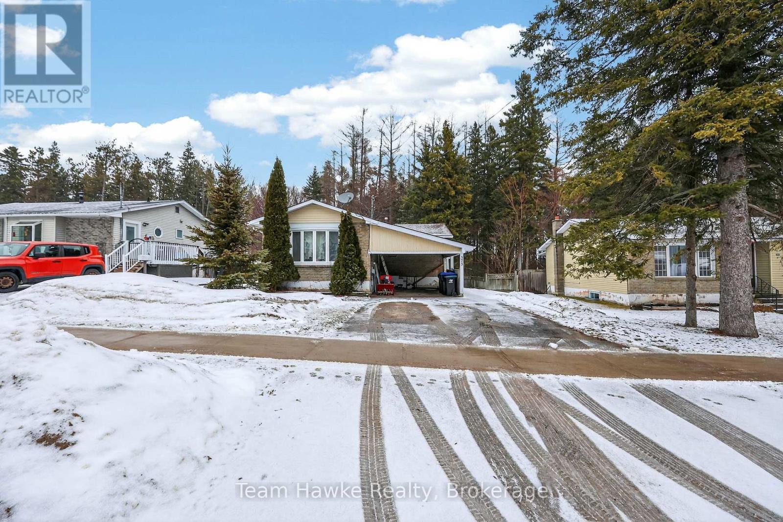 575 Simcoe Avenue, Tay (Port Mcnicoll), Ontario  L0K 1R0 - Photo 3 - S12913916