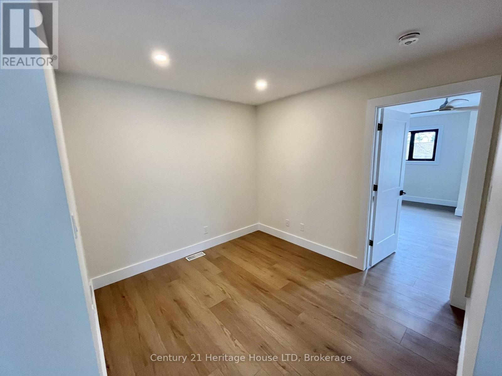 24a Valley Road, St. Catharines, Ontario  L2S 1Y6 - Photo 12 - X12913988