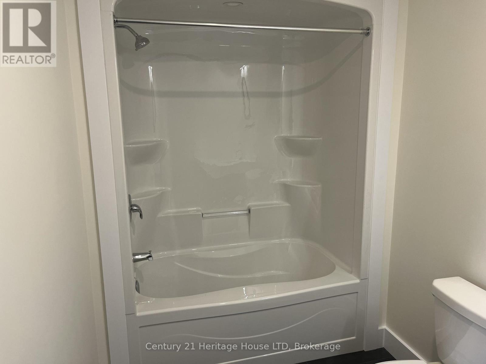 24a Valley Road, St. Catharines, Ontario  L2S 1Y6 - Photo 16 - X12913988