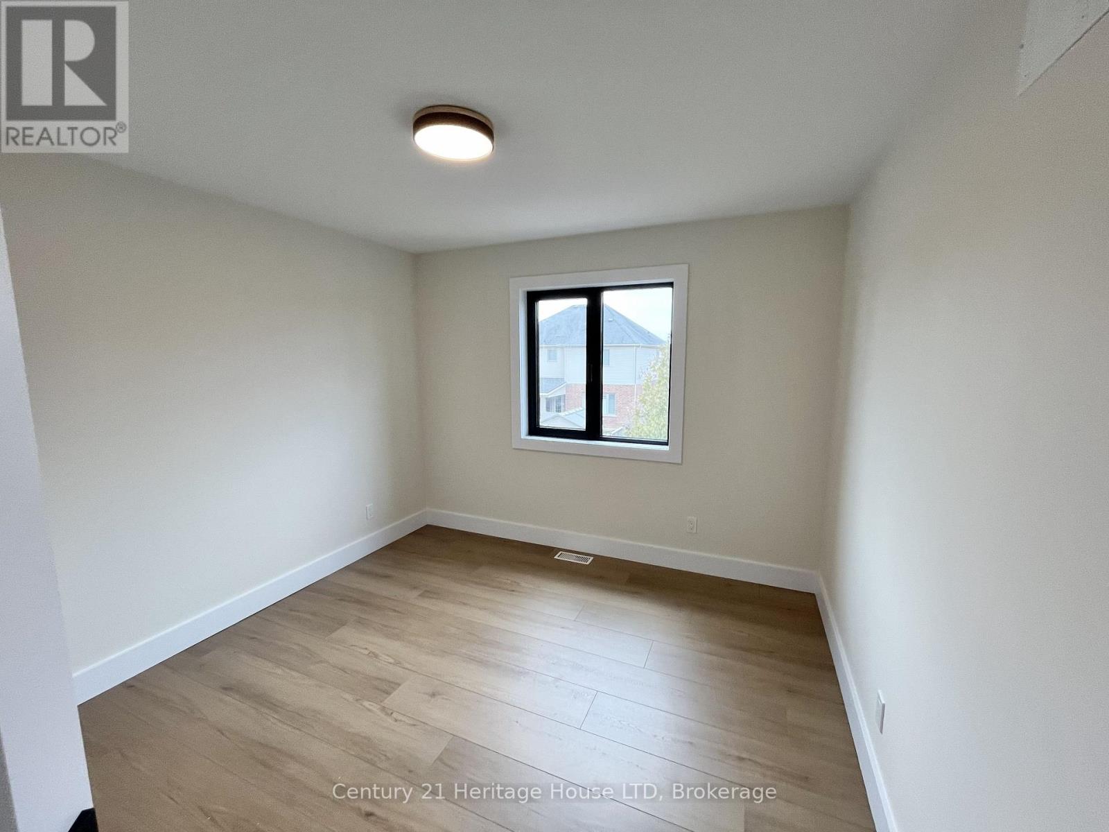 24a Valley Road, St. Catharines, Ontario  L2S 1Y6 - Photo 19 - X12913988