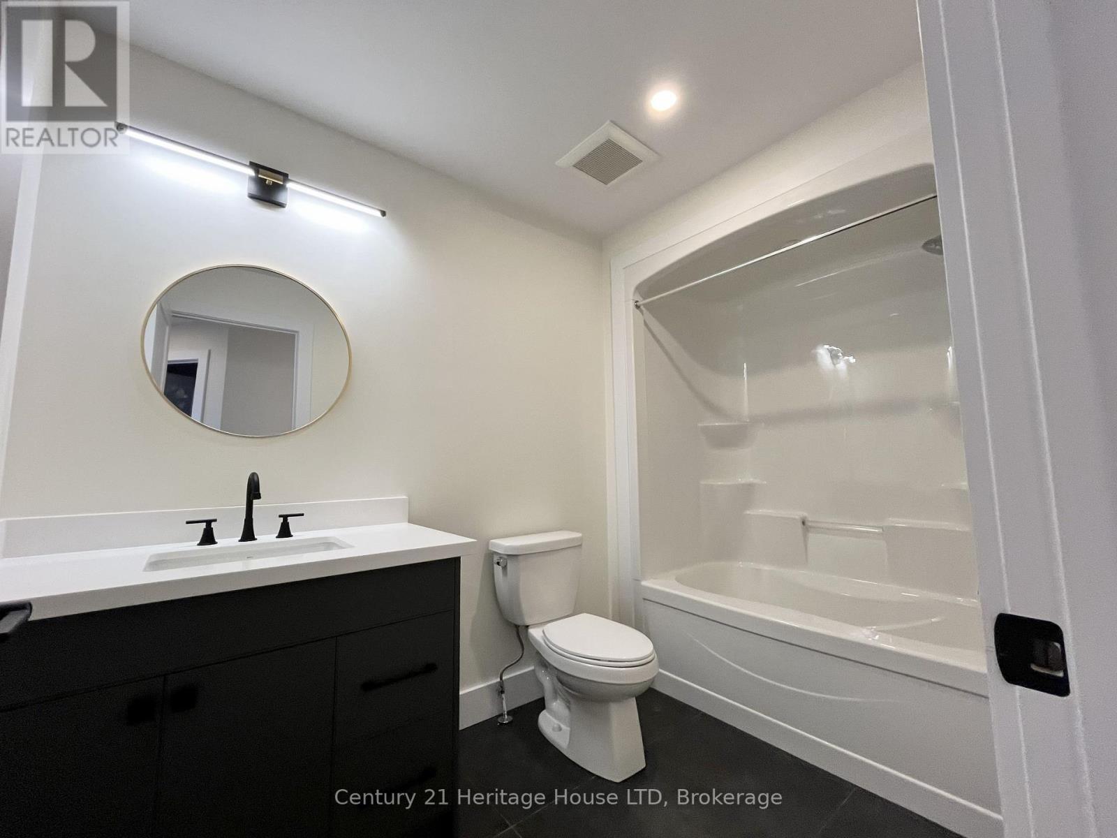 24a Valley Road, St. Catharines, Ontario  L2S 1Y6 - Photo 21 - X12913988