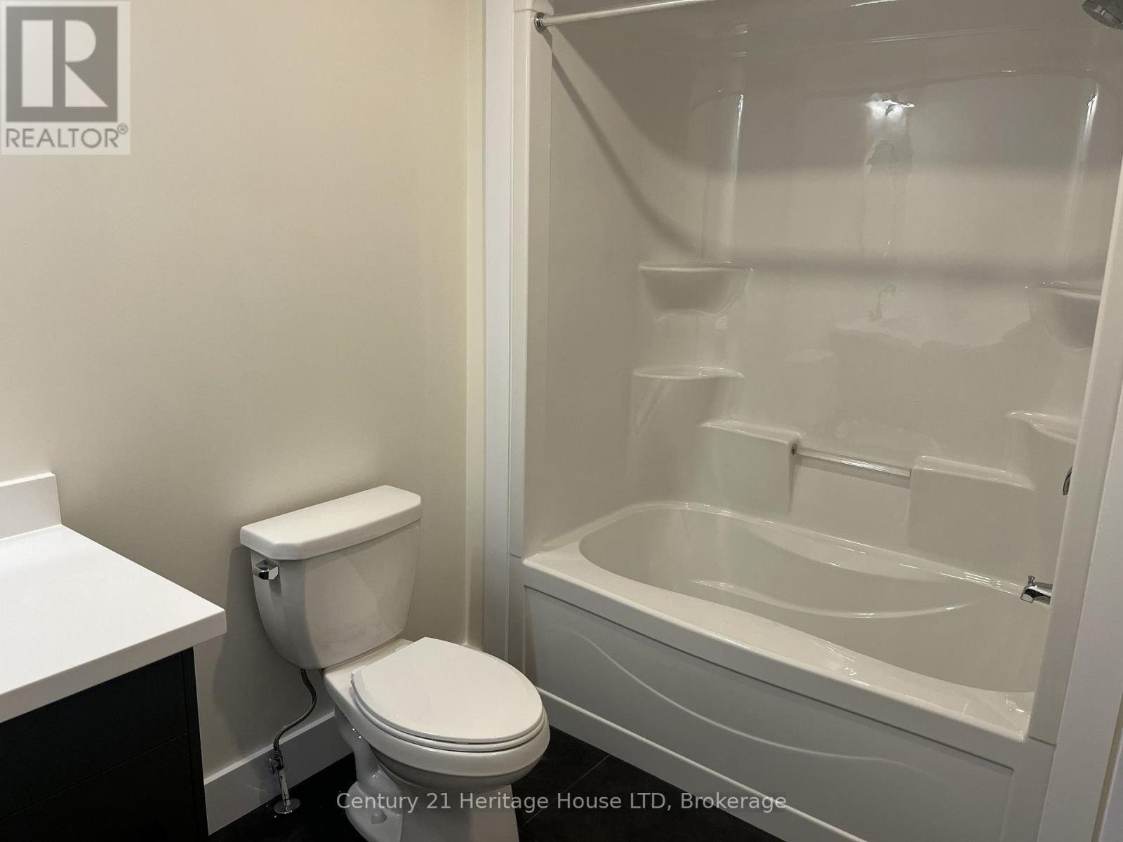 24a Valley Road, St. Catharines, Ontario  L2S 1Y6 - Photo 22 - X12913988