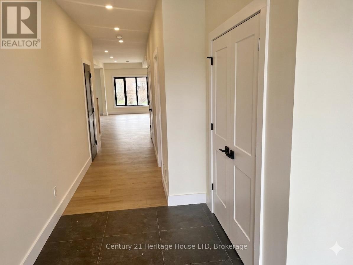 24a Valley Road, St. Catharines, Ontario  L2S 1Y6 - Photo 4 - X12913988