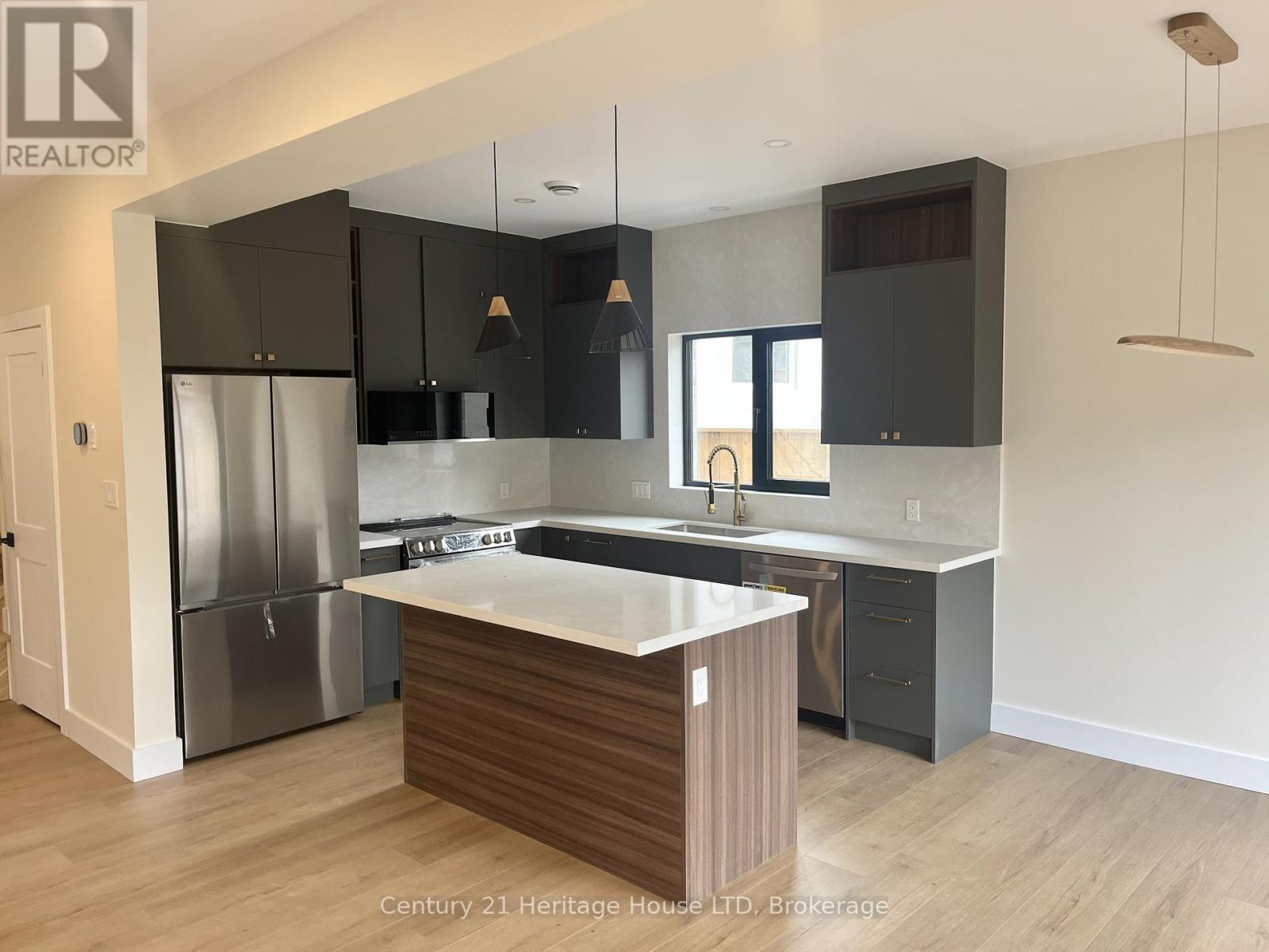 24a Valley Road, St. Catharines, Ontario  L2S 1Y6 - Photo 5 - X12913988