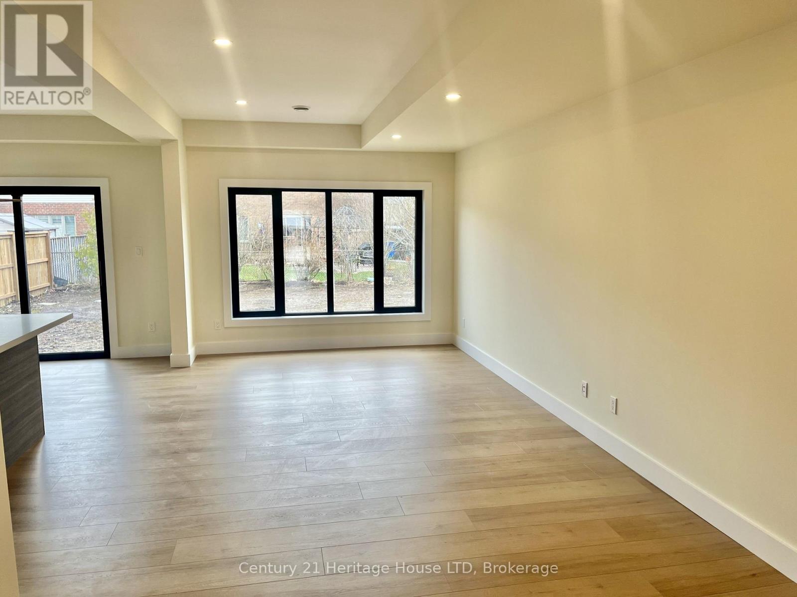 24a Valley Road, St. Catharines, Ontario  L2S 1Y6 - Photo 7 - X12913988