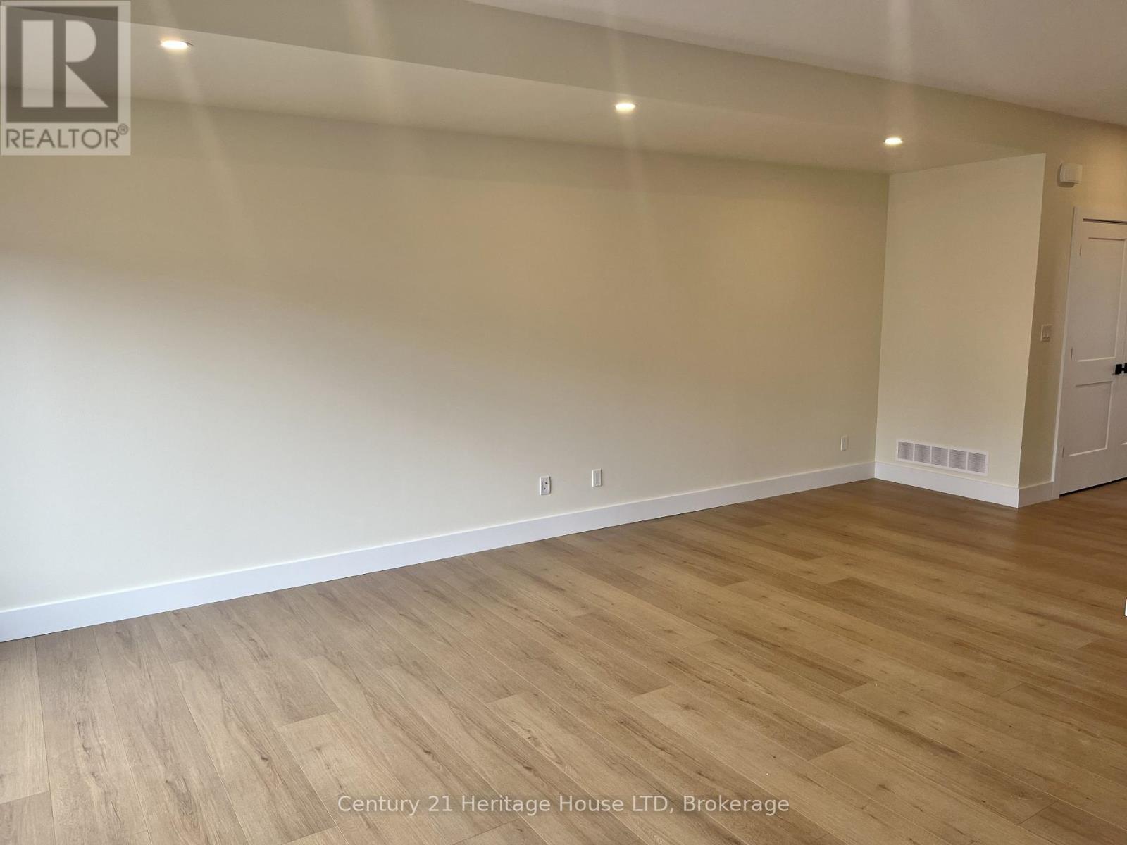 24a Valley Road, St. Catharines, Ontario  L2S 1Y6 - Photo 8 - X12913988