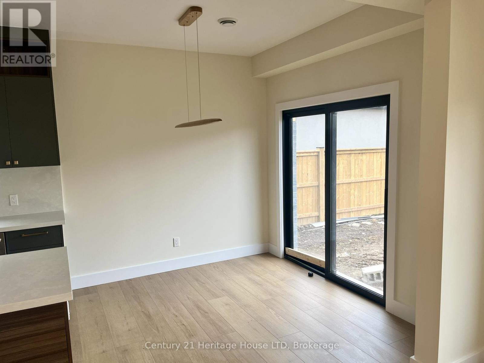 24a Valley Road, St. Catharines, Ontario  L2S 1Y6 - Photo 9 - X12913988