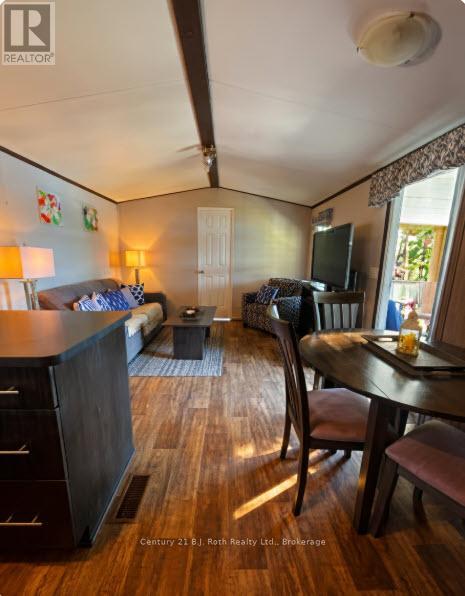 712 Poplar Crescent, Bracebridge, Ontario  P1L 1W9 - Photo 2 - X12913994