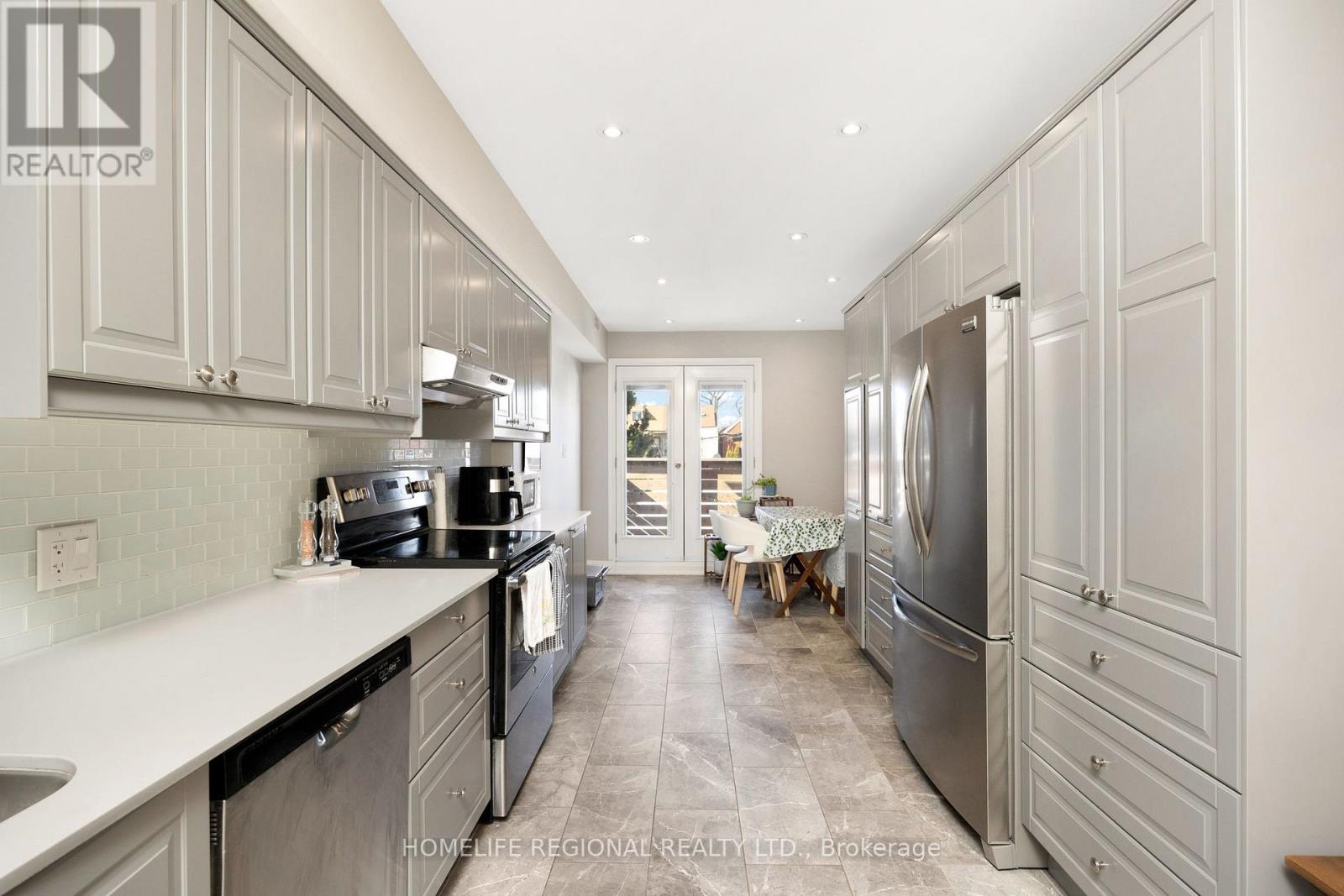 204 Roxton Road, Toronto, Ontario  M6J 2Y5 - Photo 11 - C12913826