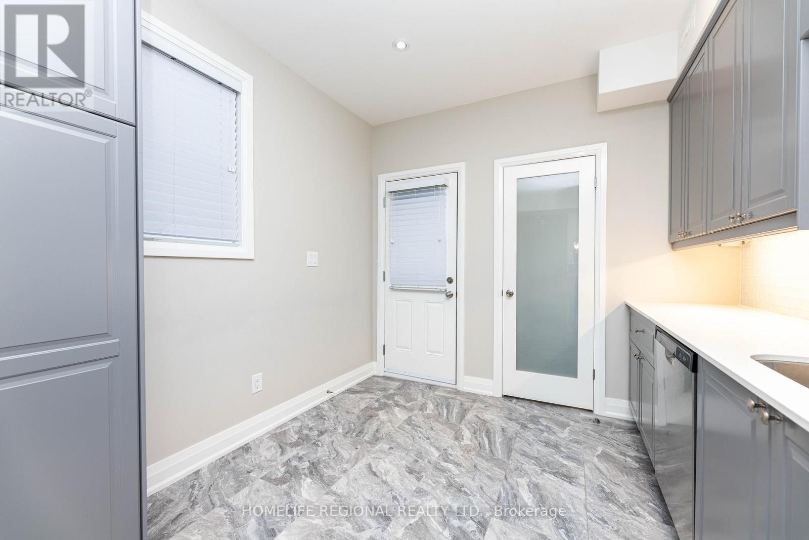 204 Roxton Road, Toronto, Ontario  M6J 2Y5 - Photo 13 - C12913826