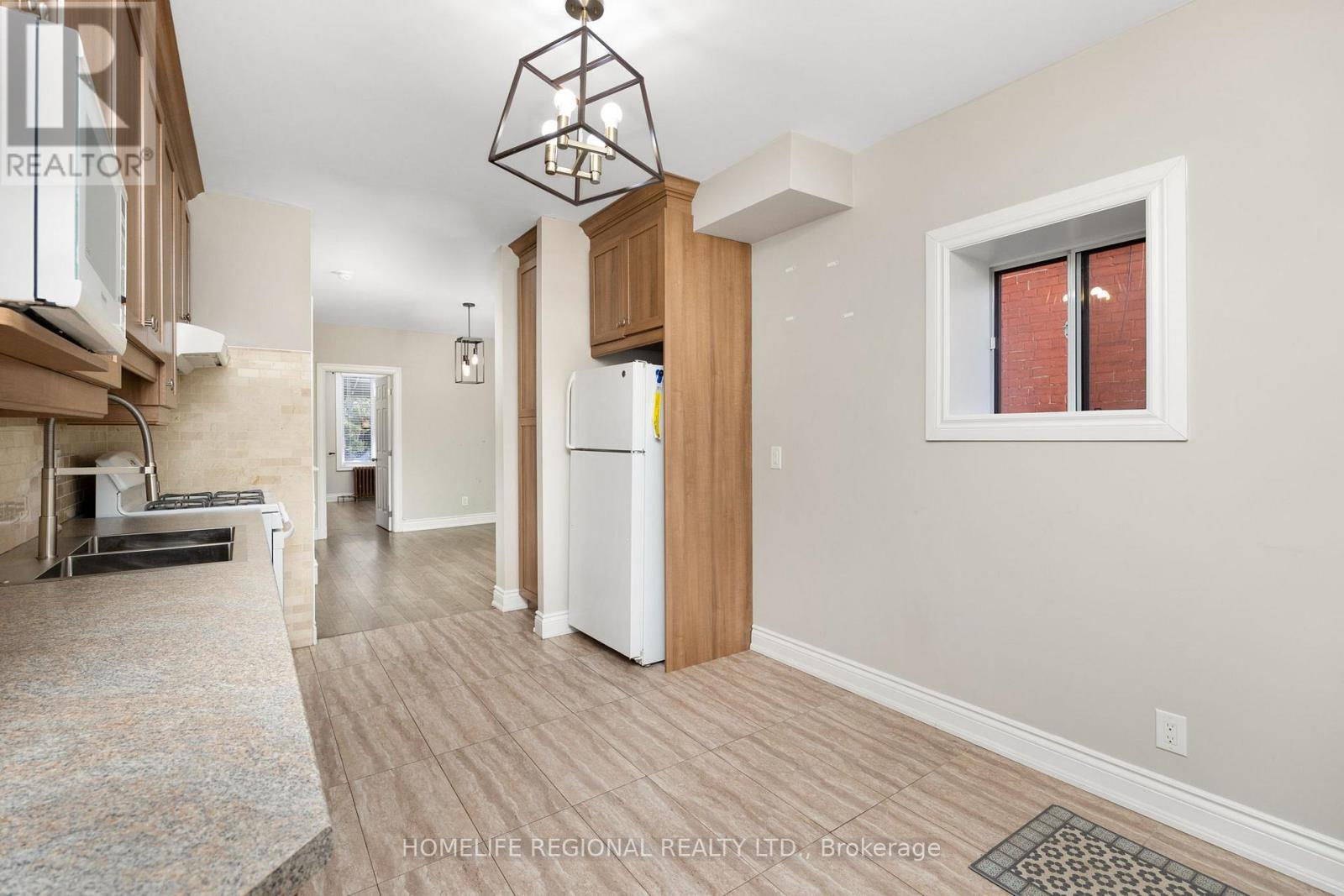 200 Roxton Road, Toronto, Ontario  M6J 2Y5 - Photo 7 - C12913870