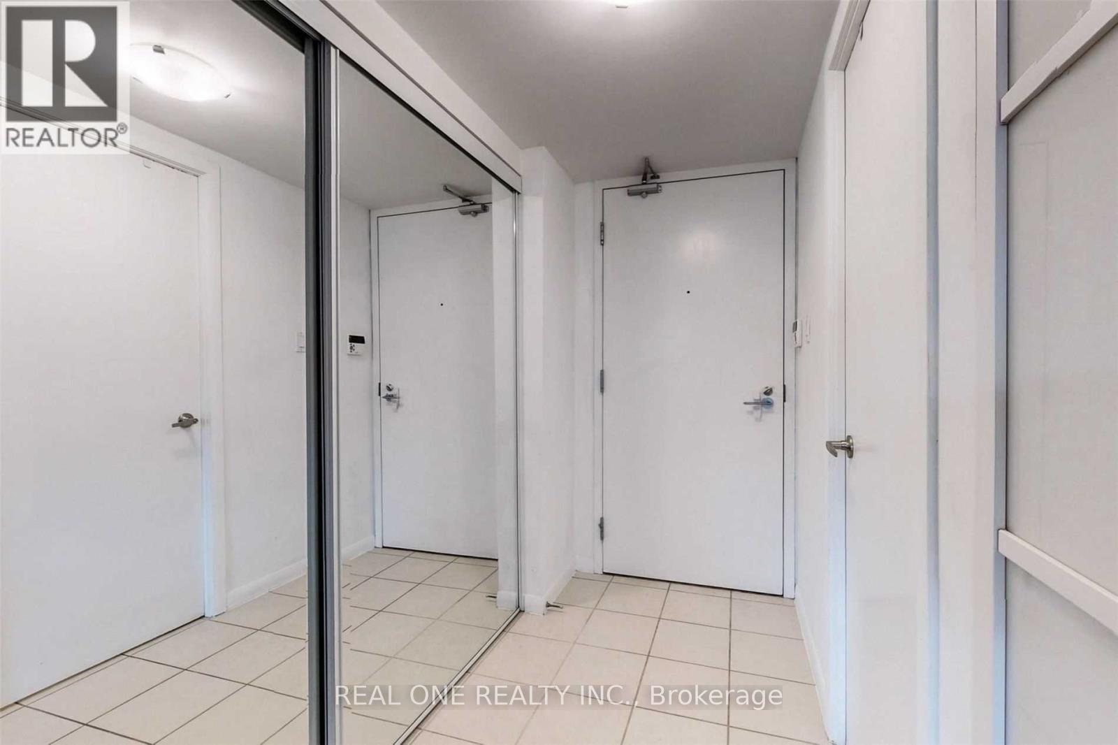 1208 - 37 Grosvenor Street, Toronto, Ontario  M4Y 3G5 - Photo 8 - C12913886