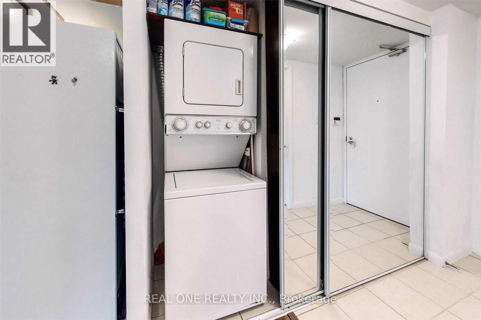 1208 - 37 Grosvenor Street, Toronto, Ontario  M4Y 3G5 - Photo 9 - C12913886