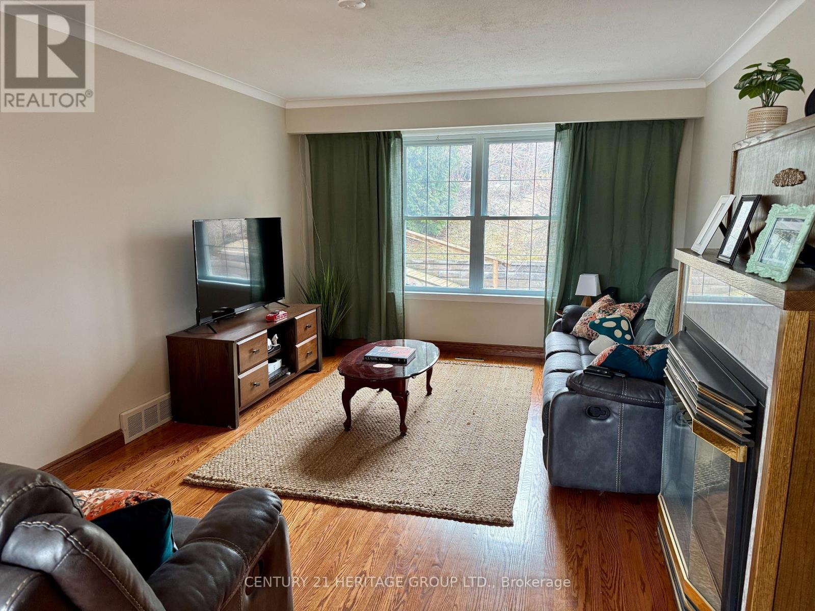 584 Arnhem Drive, Oshawa, Ontario  L1G 2J6 - Photo 3 - E12913806