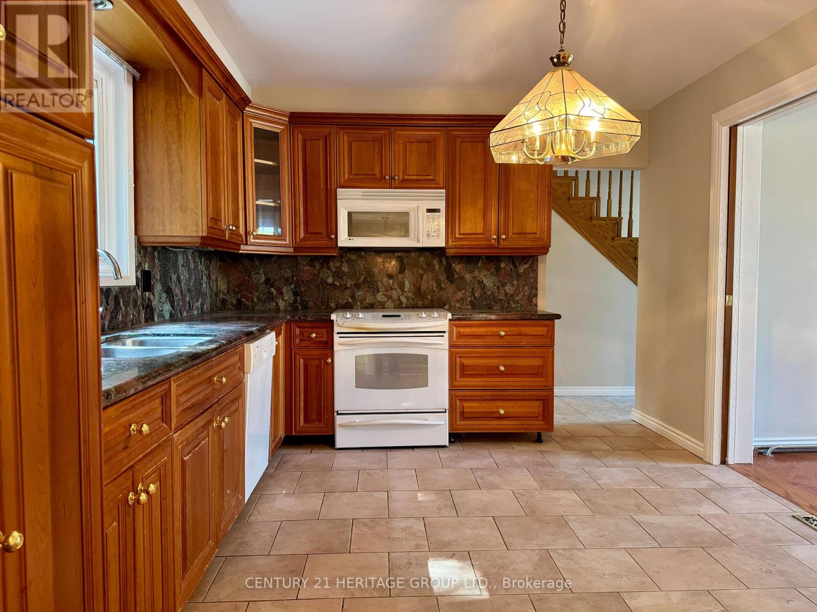 584 Arnhem Drive, Oshawa, Ontario  L1G 2J6 - Photo 8 - E12913806