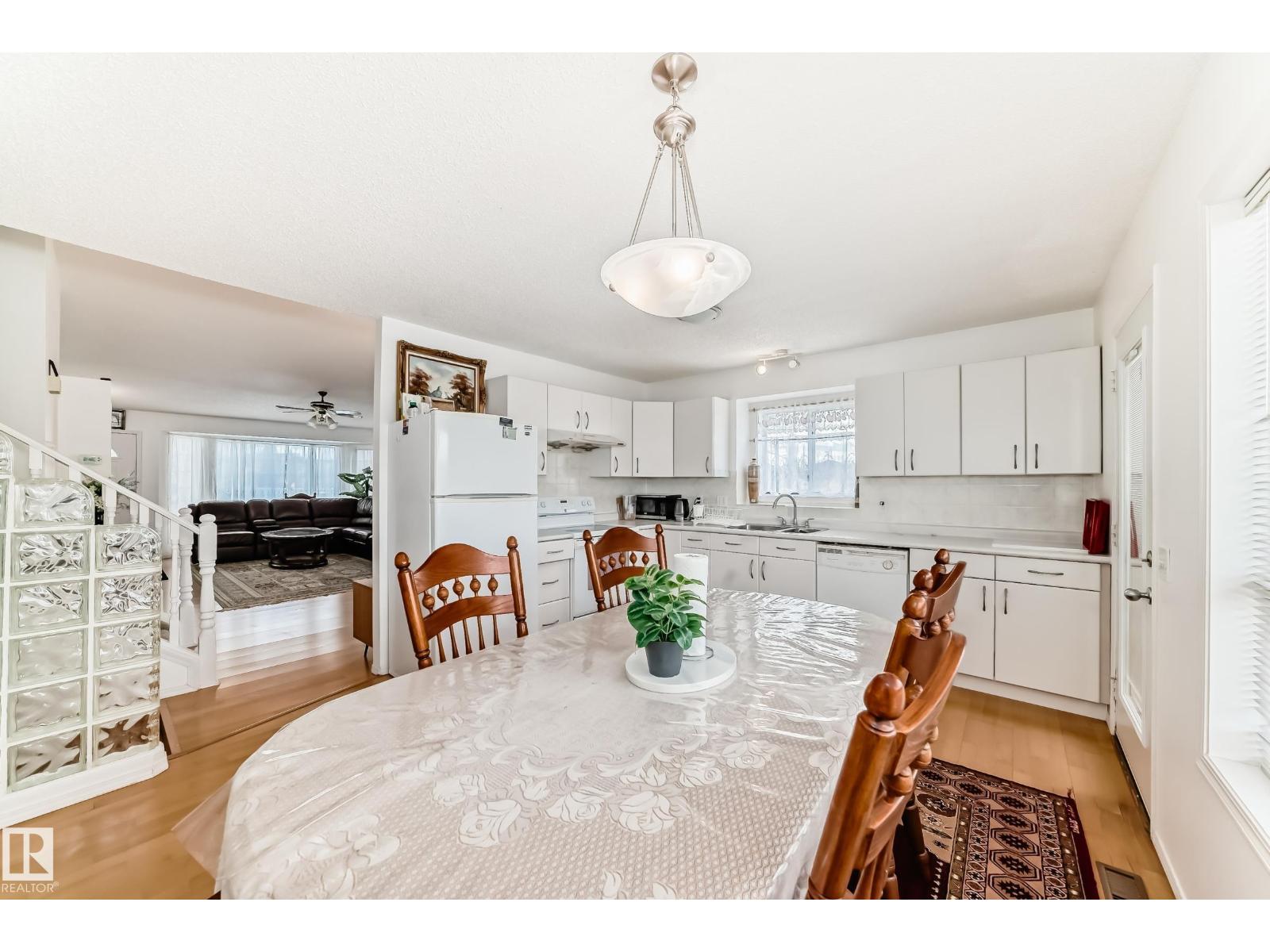 11532 9 Av Nw, Edmonton, Alberta T6J 6T9 - Photo 6 - E4477613