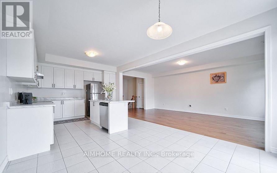 117 Luzon Avenue, Markham, Ontario  L6B 1N8 - Photo 6 - N12913822