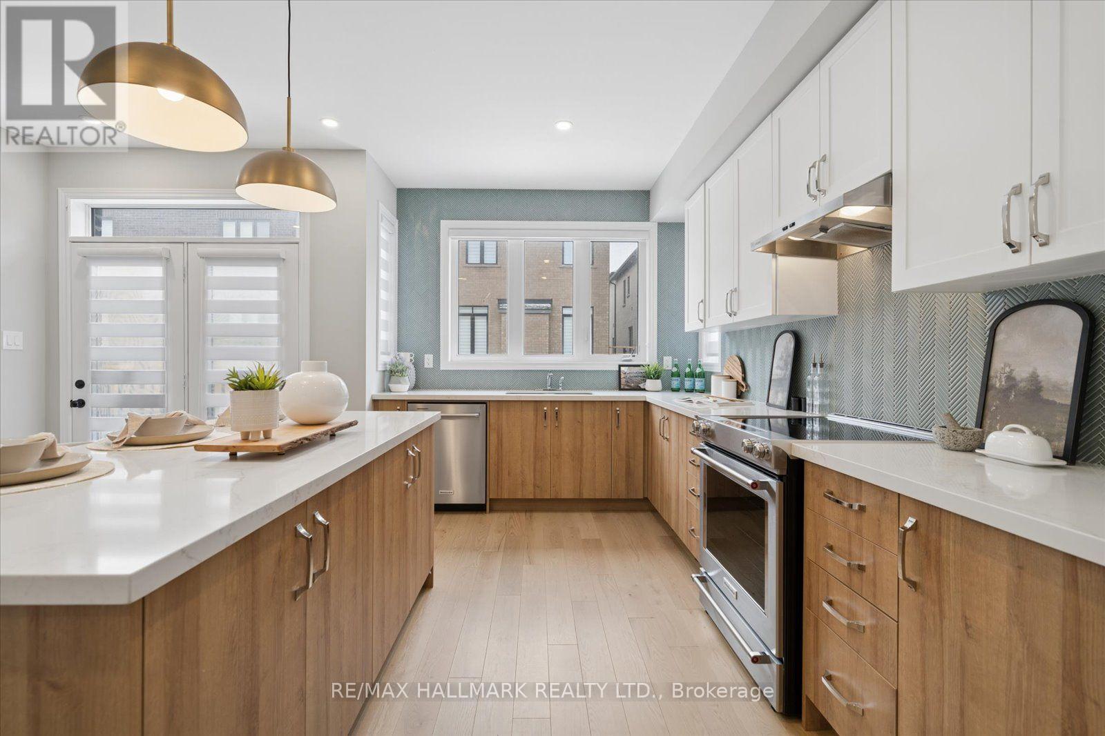 28 Sambro Lane, Whitchurch-Stouffville, Ontario  L4A 0S1 - Photo 13 - N12913864