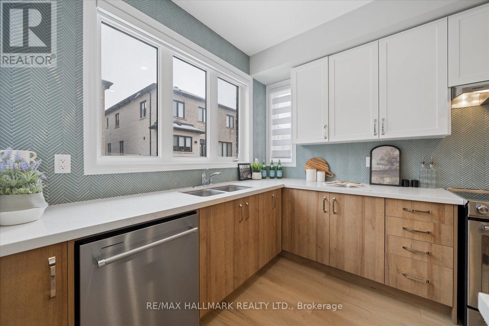 28 Sambro Lane, Whitchurch-Stouffville, Ontario  L4A 0S1 - Photo 14 - N12913864