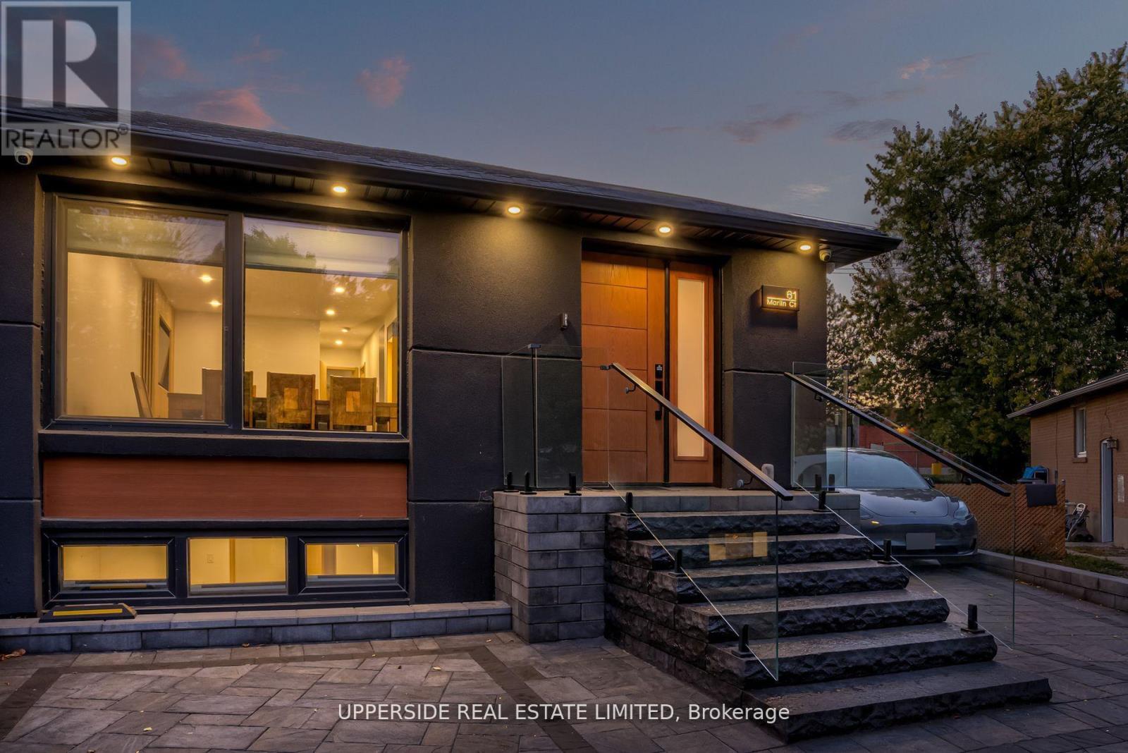 61 Marlin Court, Newmarket, Ontario  L3Y 2W7 - Photo 2 - N12913866