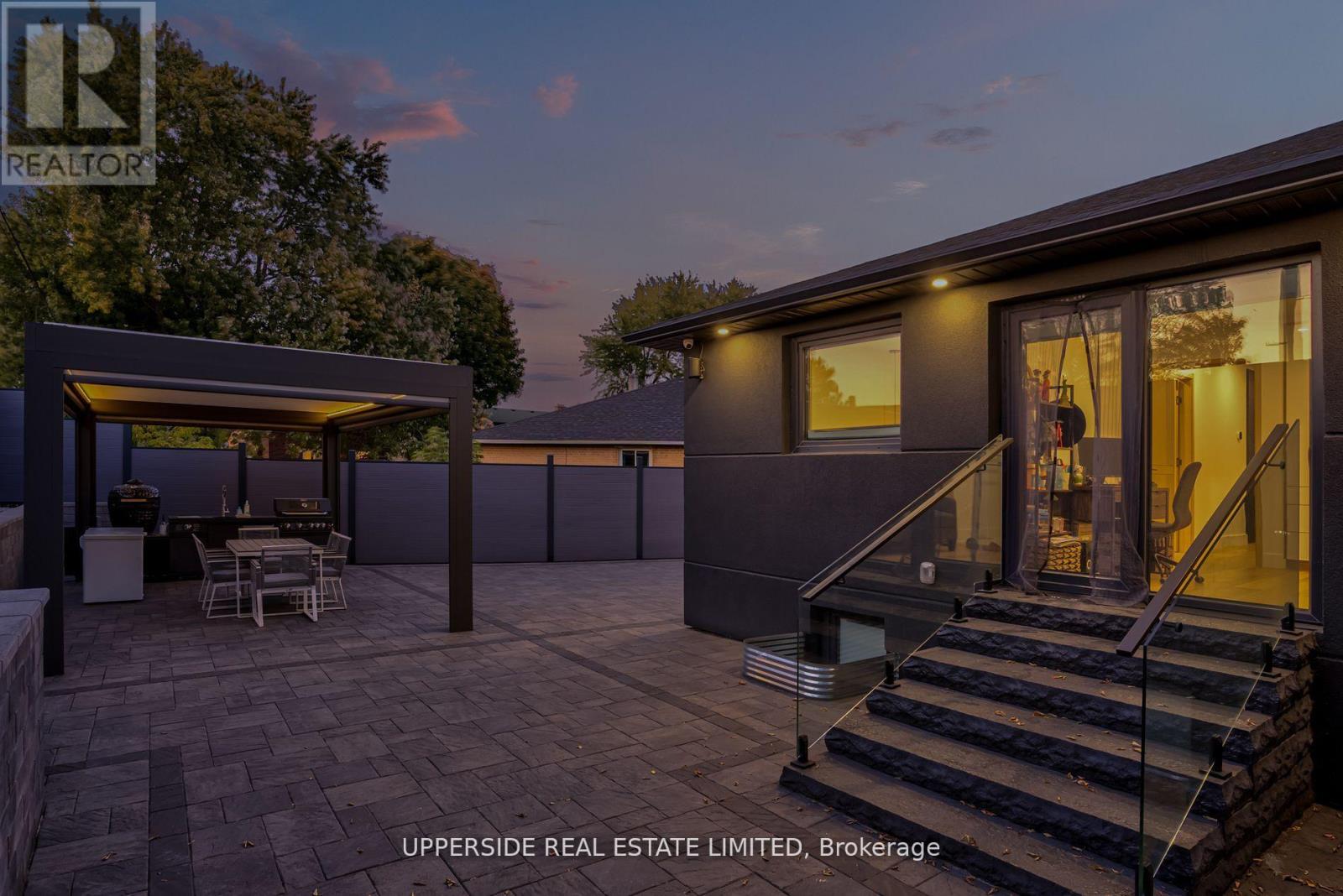 61 Marlin Court, Newmarket, Ontario  L3Y 2W7 - Photo 38 - N12913866