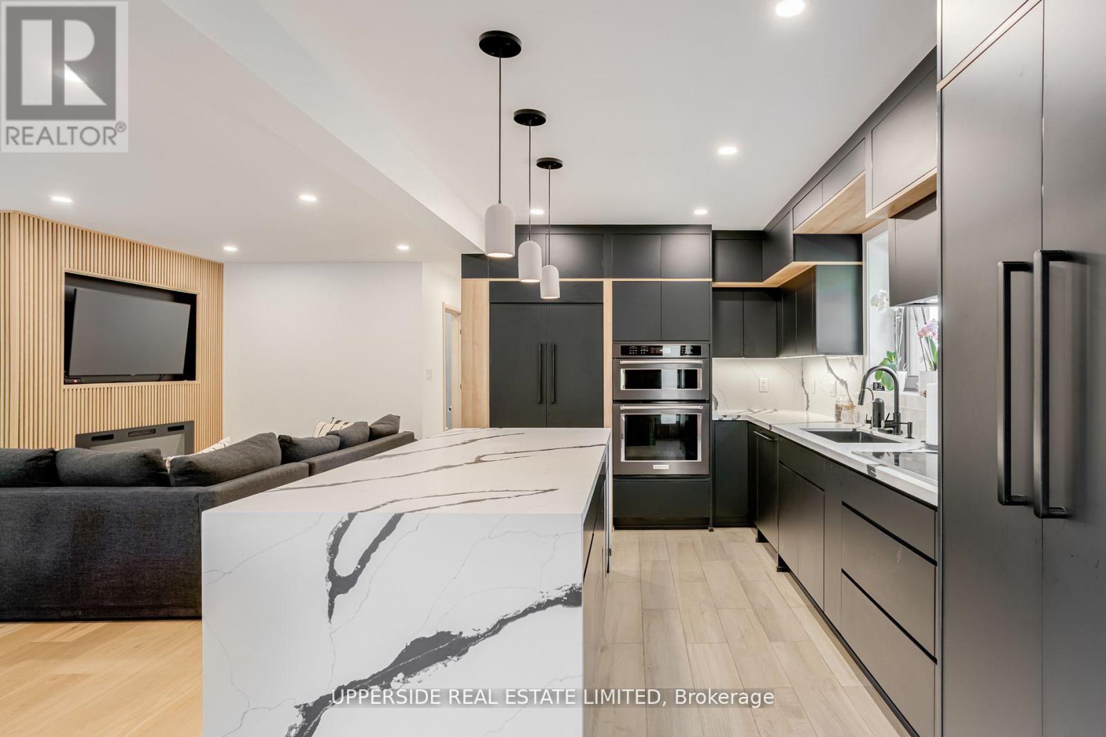 61 Marlin Court, Newmarket, Ontario  L3Y 2W7 - Photo 7 - N12913866