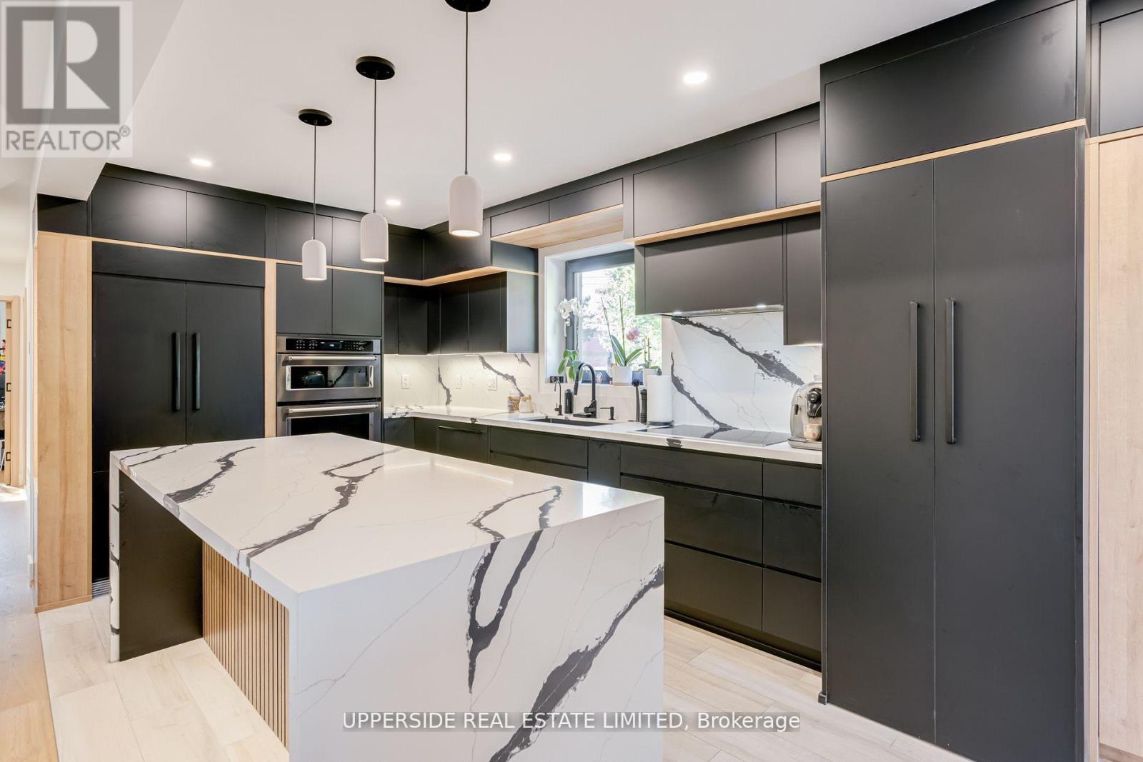 61 Marlin Court, Newmarket, Ontario  L3Y 2W7 - Photo 8 - N12913866