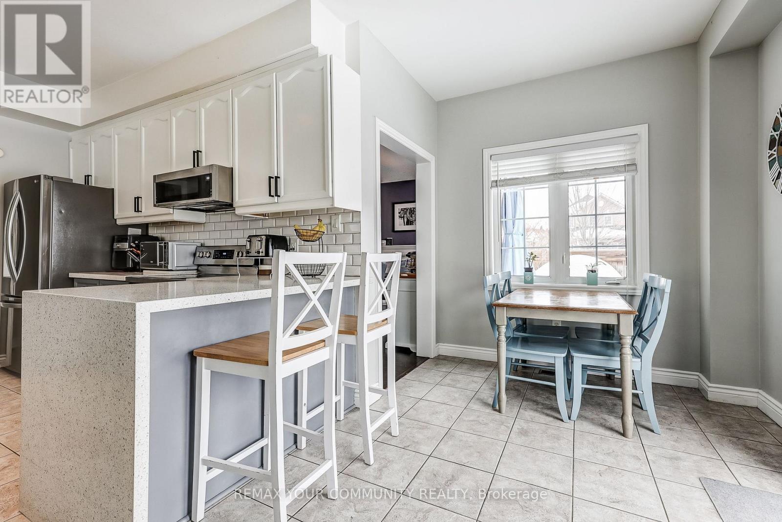 2 Laurelbank Crescent, Georgina, Ontario  L4P 4H6 - Photo 17 - N12913896