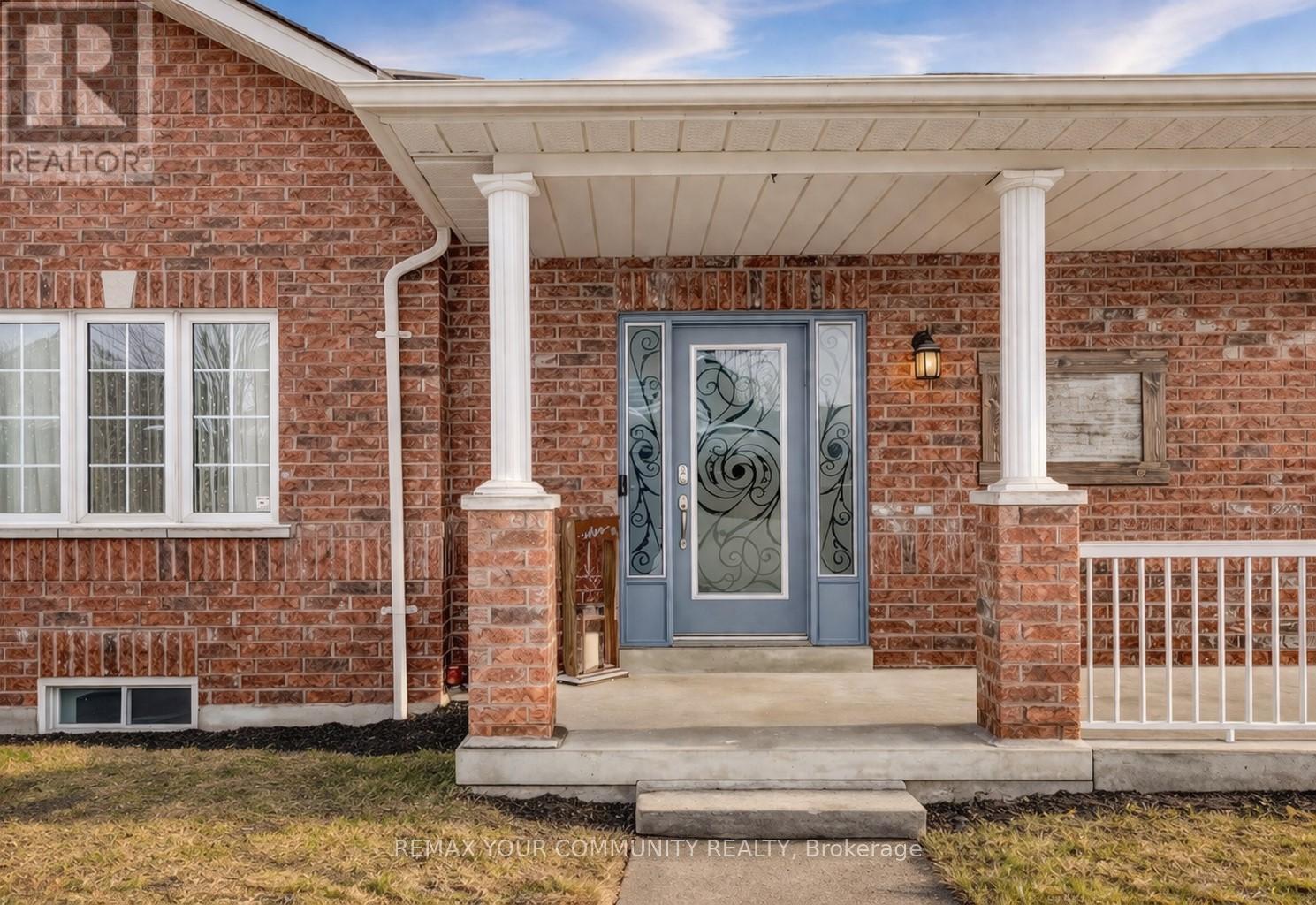 2 Laurelbank Crescent, Georgina, Ontario  L4P 4H6 - Photo 5 - N12913896