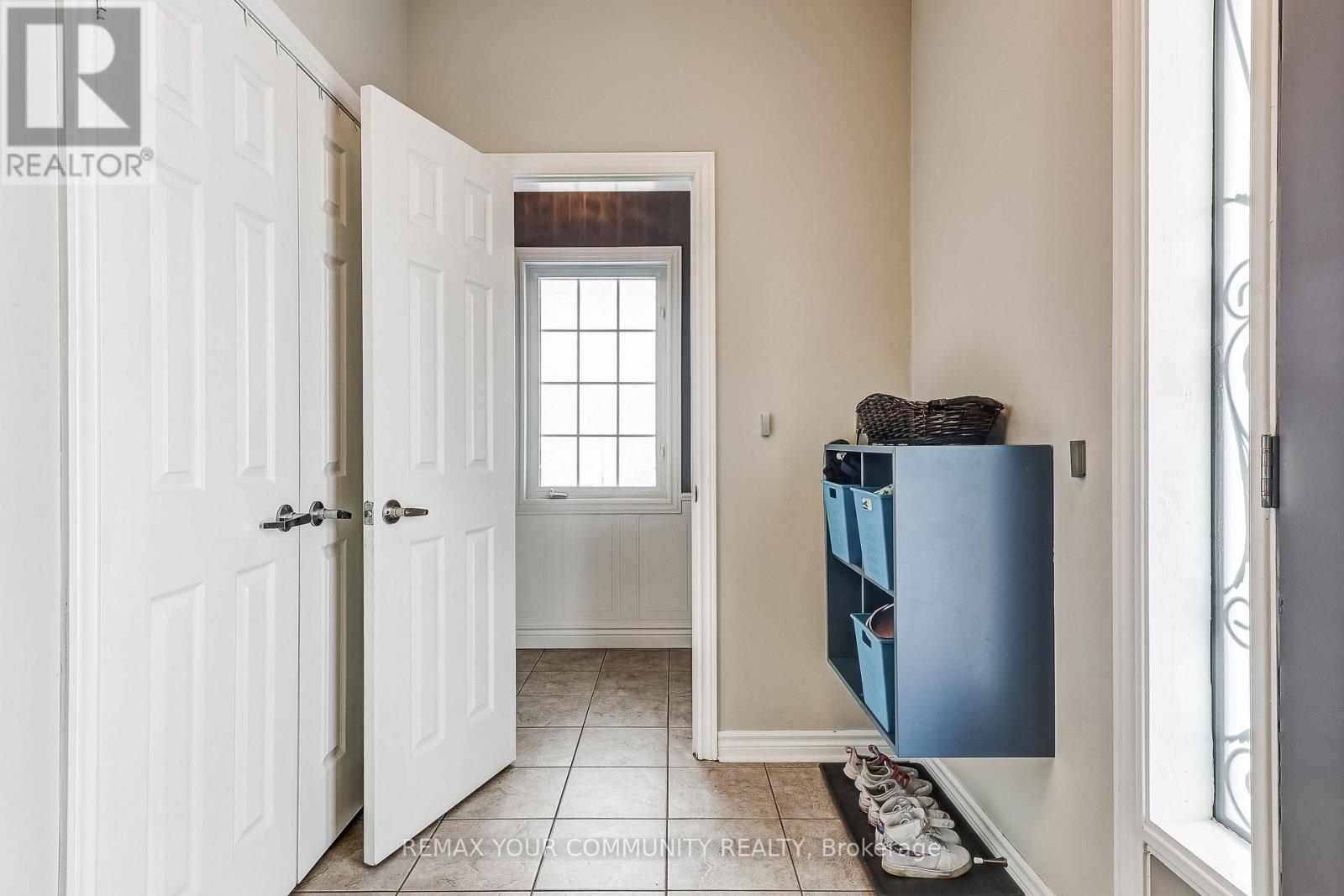 2 Laurelbank Crescent, Georgina, Ontario  L4P 4H6 - Photo 7 - N12913896