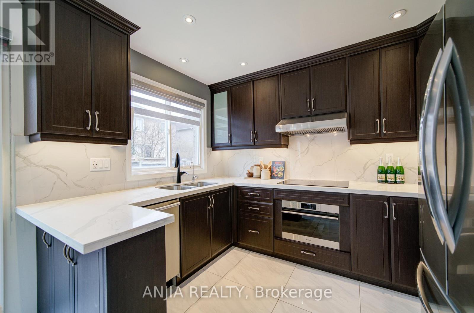 96 Castlemore Avenue, Markham, Ontario  L6C 2G9 - Photo 15 - N12913900