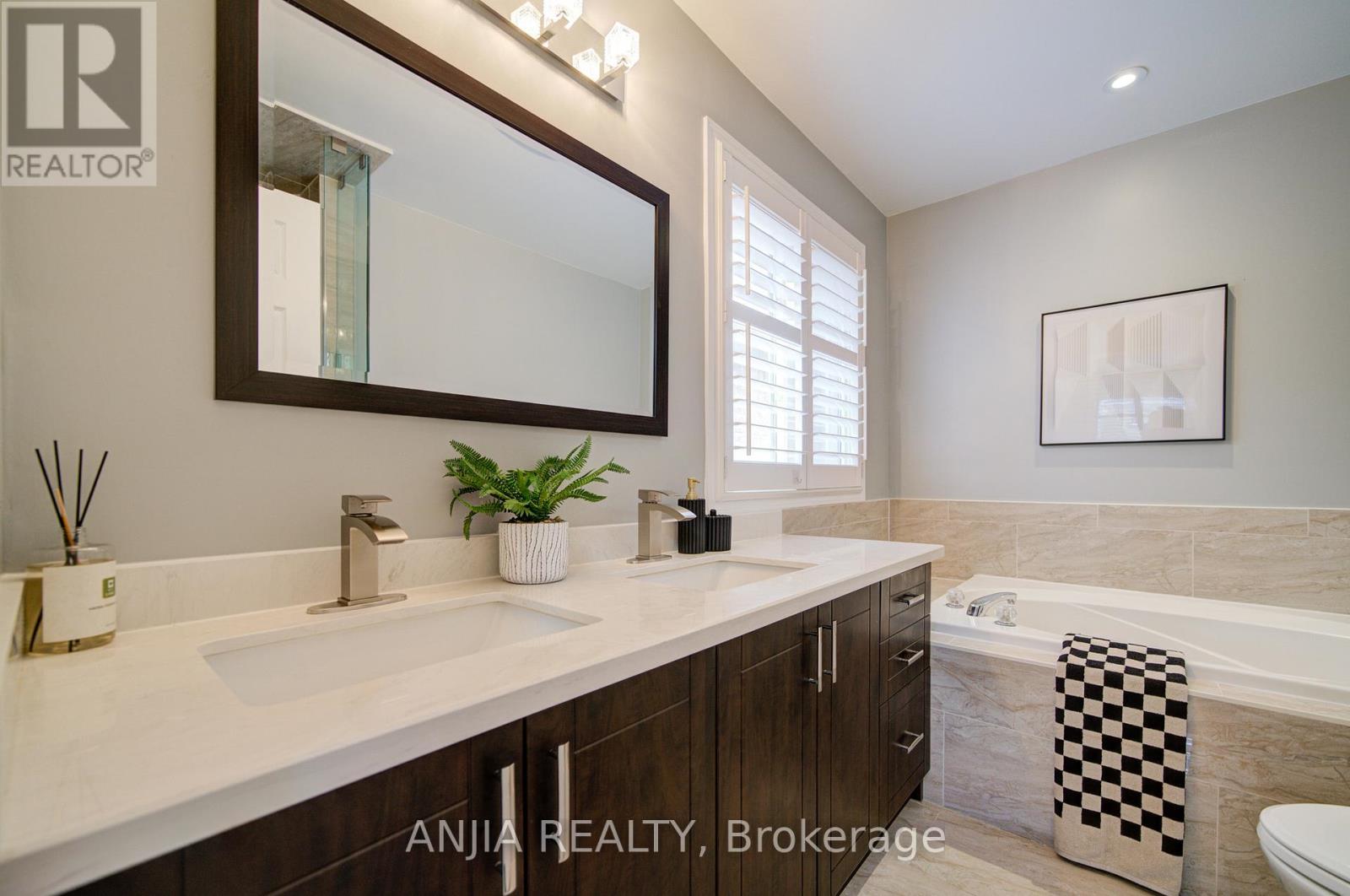 96 Castlemore Avenue, Markham, Ontario  L6C 2G9 - Photo 29 - N12913900