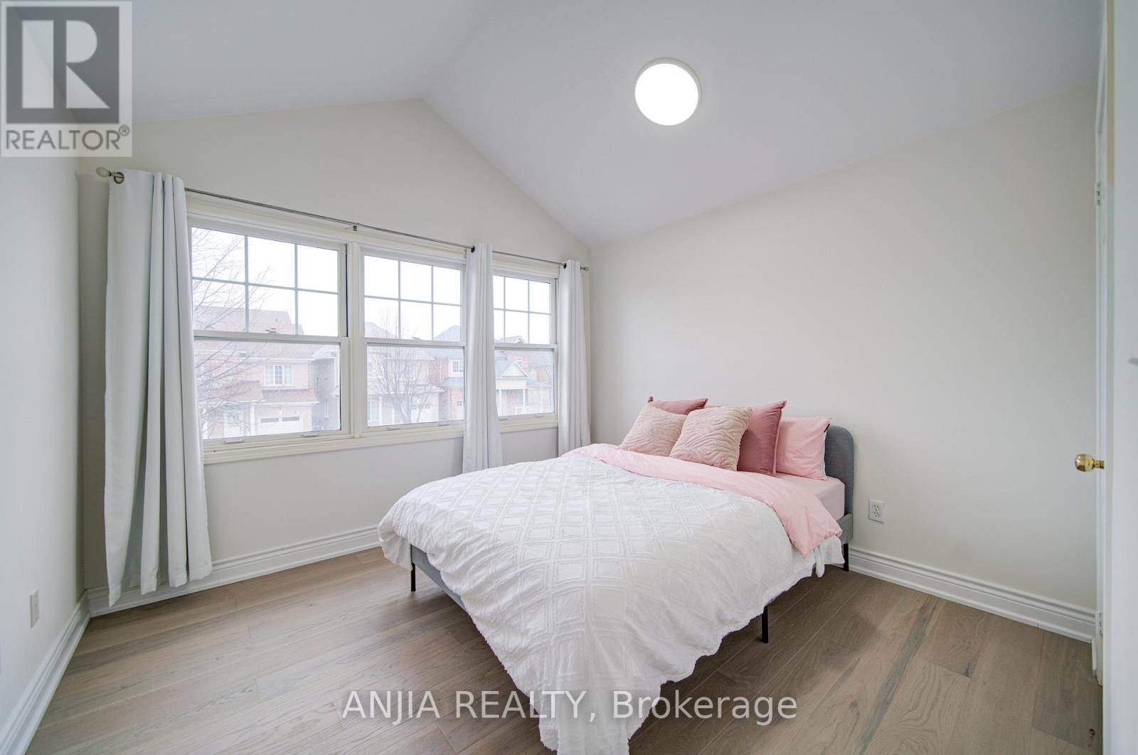 96 Castlemore Avenue, Markham, Ontario  L6C 2G9 - Photo 31 - N12913900