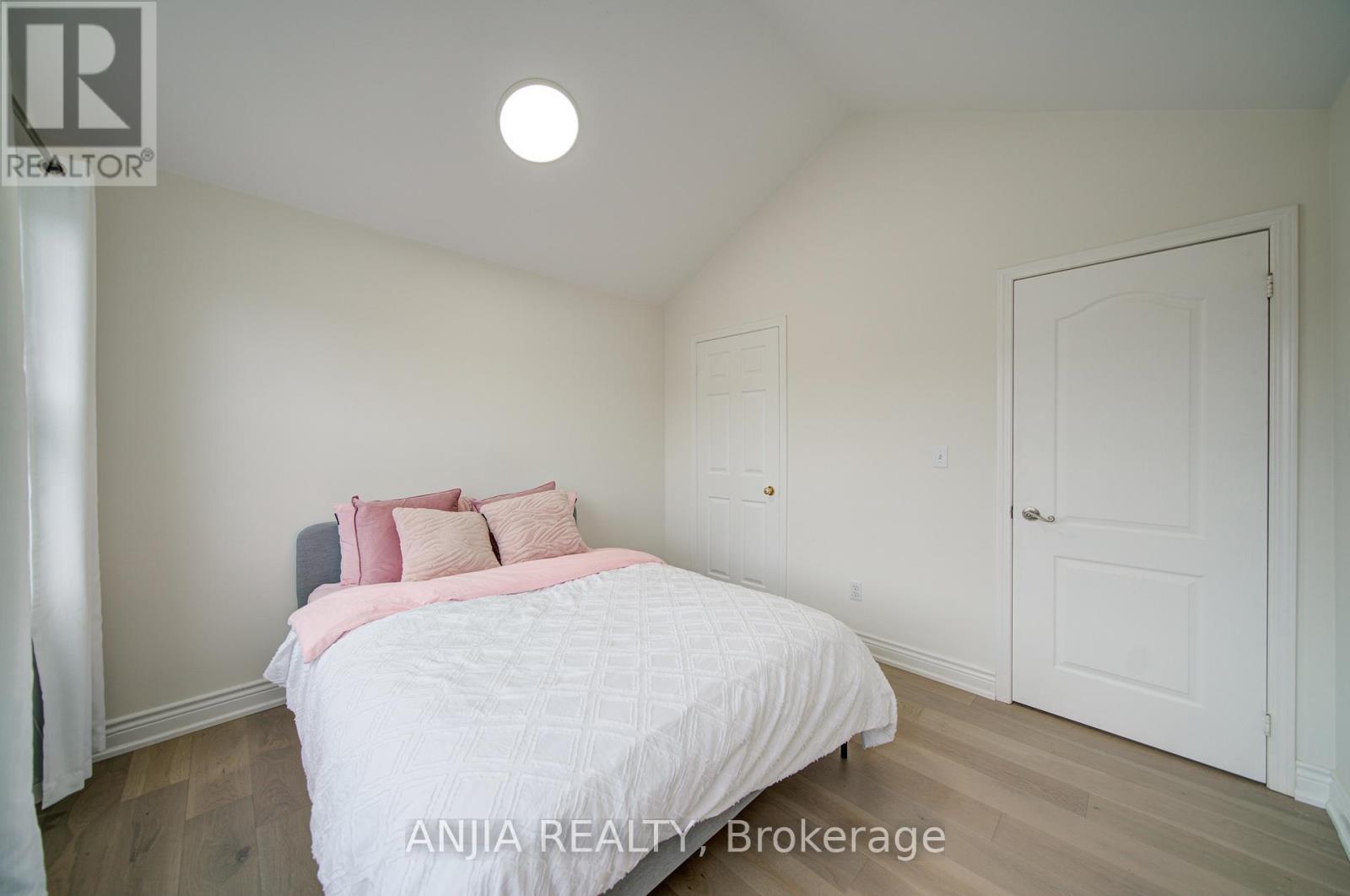 96 Castlemore Avenue, Markham, Ontario  L6C 2G9 - Photo 32 - N12913900