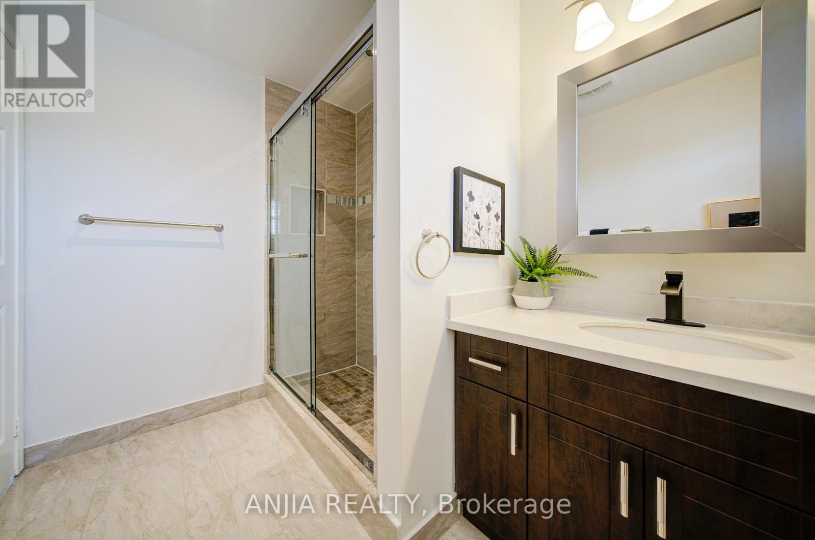 96 Castlemore Avenue, Markham, Ontario  L6C 2G9 - Photo 33 - N12913900