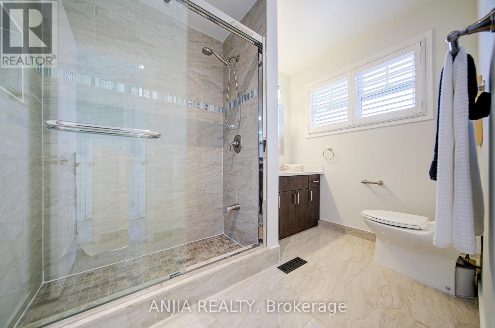 96 Castlemore Avenue, Markham, Ontario  L6C 2G9 - Photo 34 - N12913900