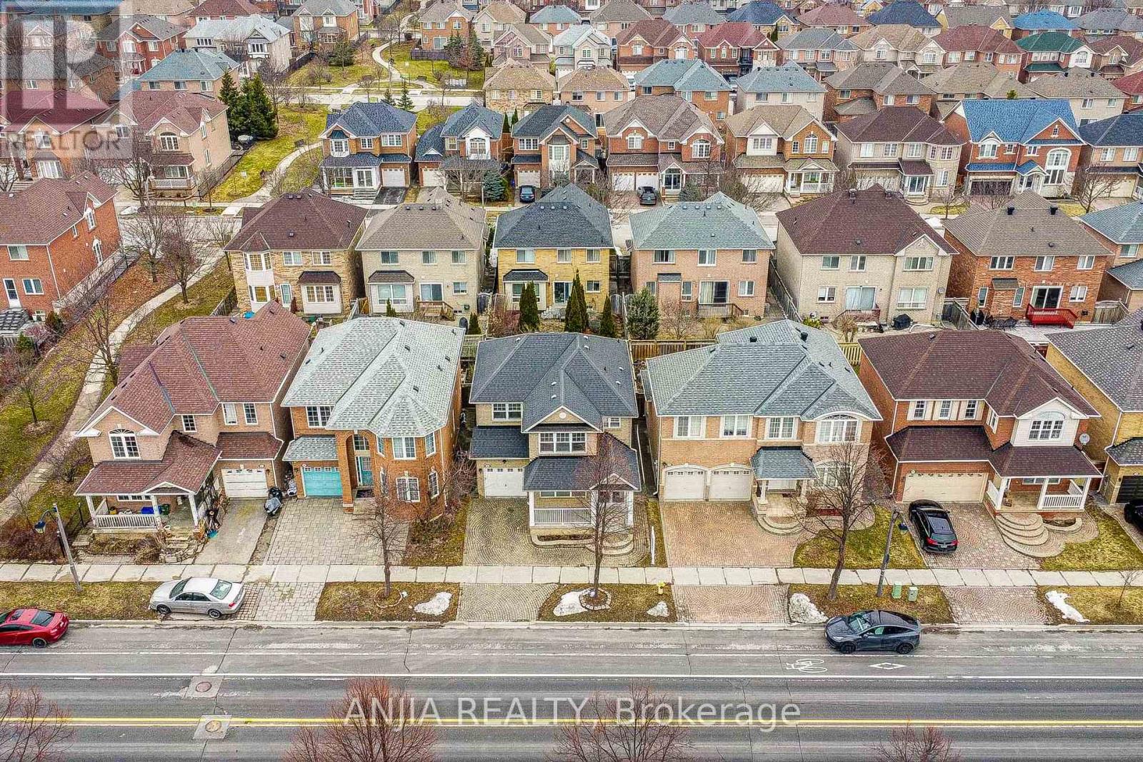 96 Castlemore Avenue, Markham, Ontario  L6C 2G9 - Photo 6 - N12913900