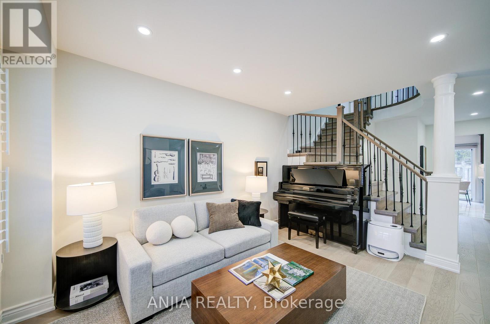 96 Castlemore Avenue, Markham, Ontario  L6C 2G9 - Photo 9 - N12913900