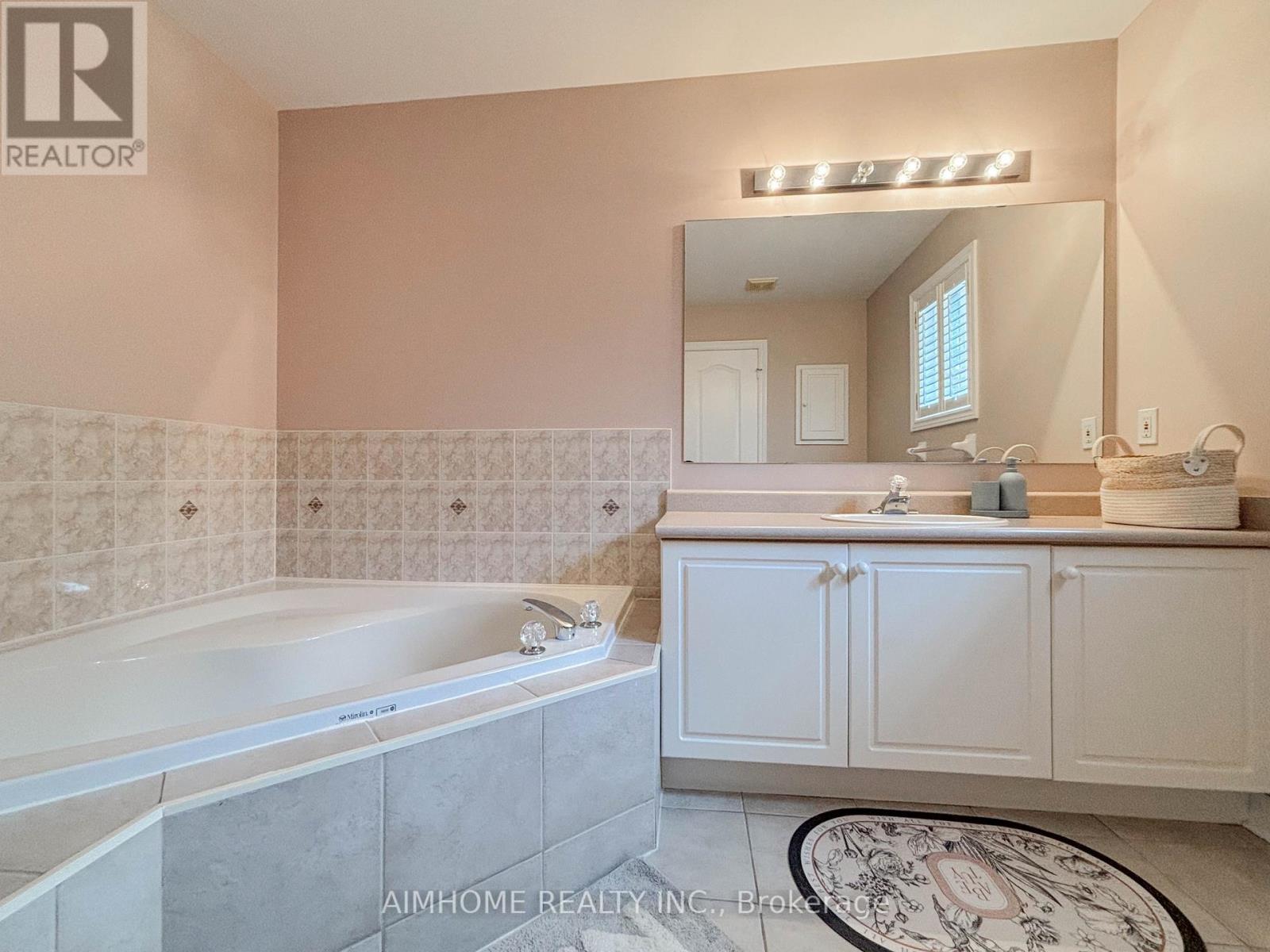 49 Pine Hollow Crescent, Vaughan, Ontario  L6A 2L5 - Photo 17 - N12913902