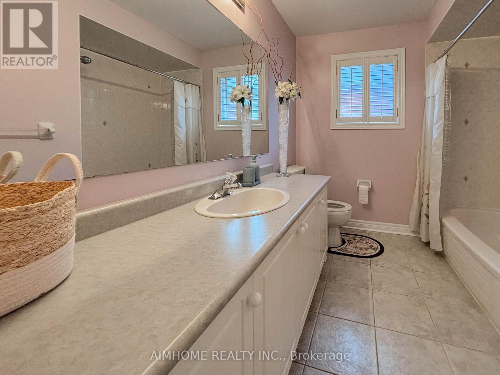 49 Pine Hollow Crescent, Vaughan, Ontario  L6A 2L5 - Photo 25 - N12913902