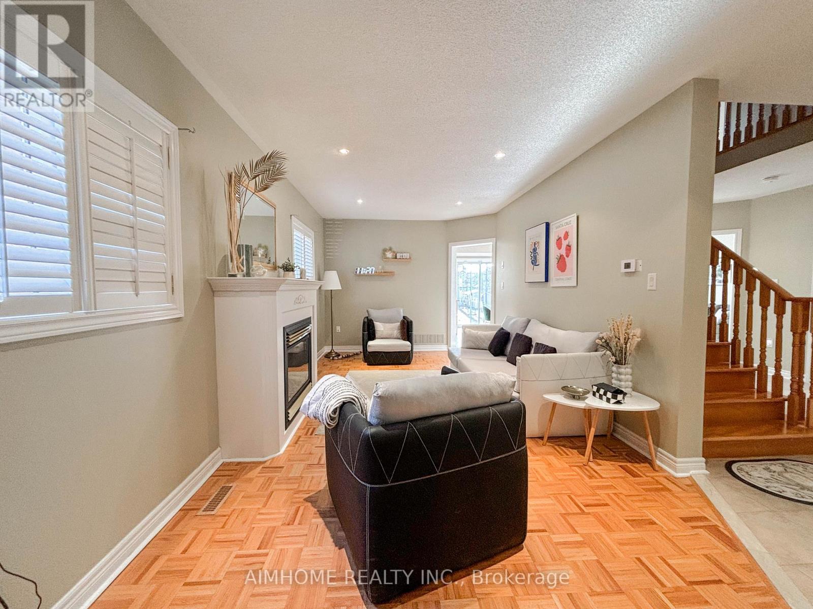 49 Pine Hollow Crescent, Vaughan, Ontario  L6A 2L5 - Photo 3 - N12913902