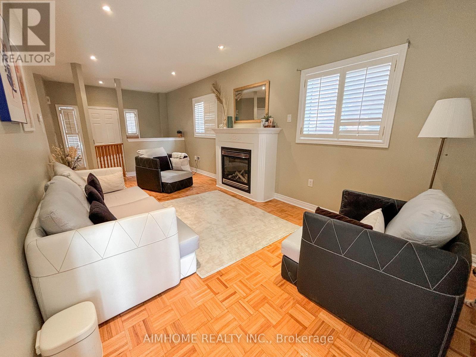 49 Pine Hollow Crescent, Vaughan, Ontario  L6A 2L5 - Photo 4 - N12913902