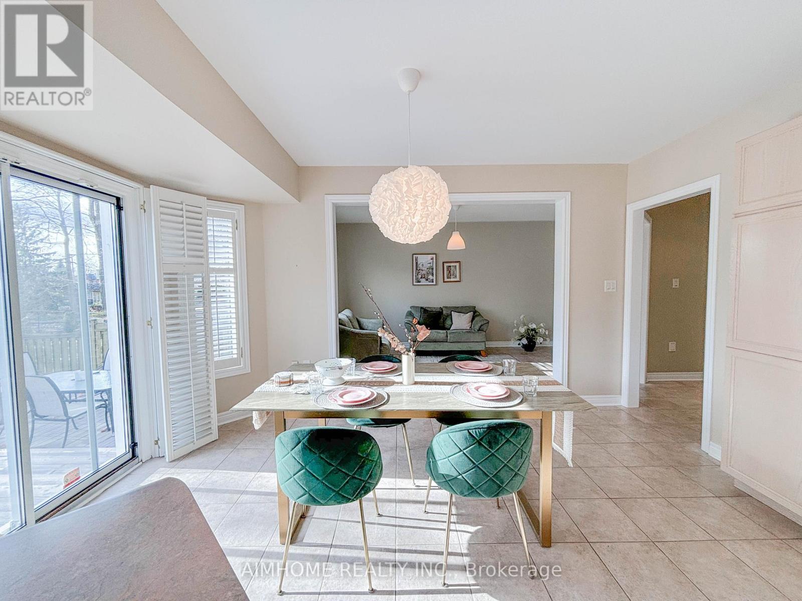 49 Pine Hollow Crescent, Vaughan, Ontario  L6A 2L5 - Photo 8 - N12913902