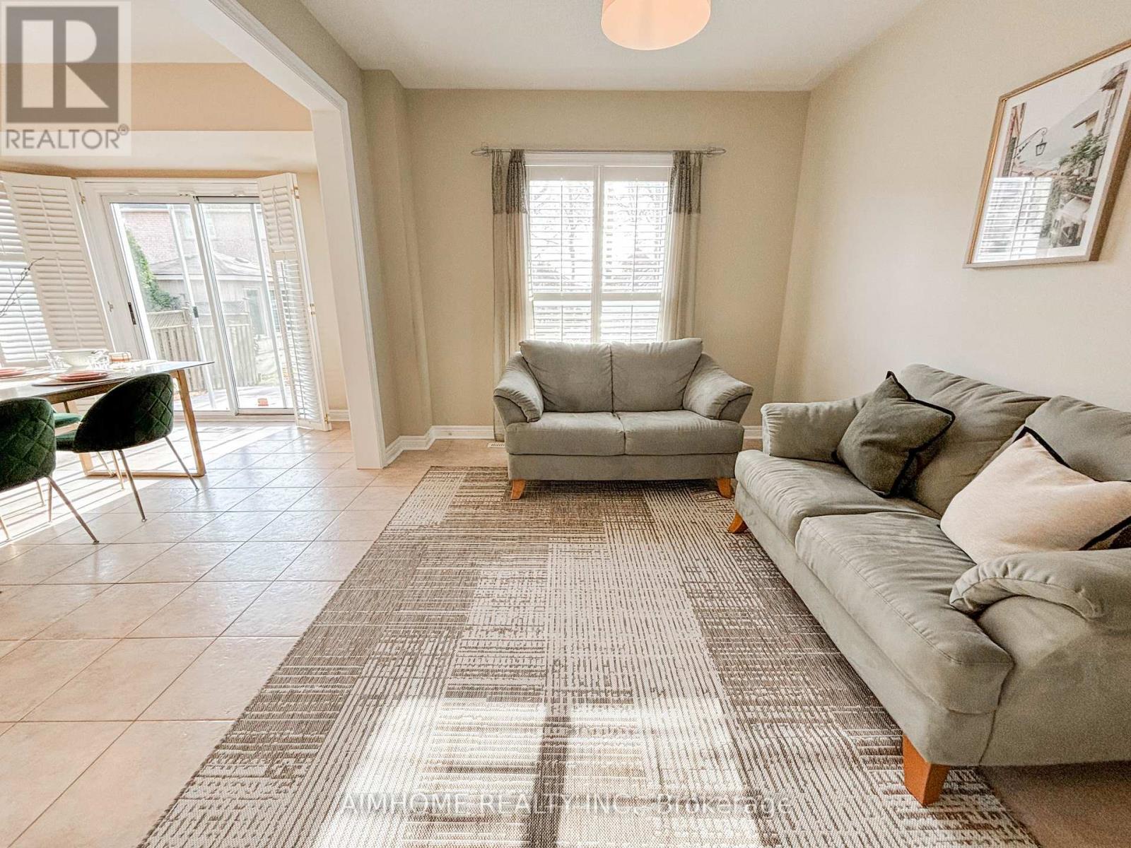 49 Pine Hollow Crescent, Vaughan, Ontario  L6A 2L5 - Photo 9 - N12913902