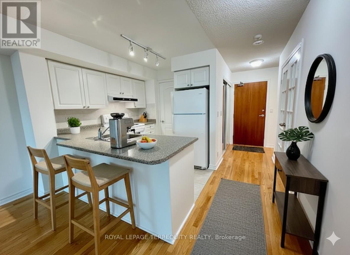 1104 - 1 Elm Drive W, Mississauga, Ontario  L5B 4M1 - Photo 9 - W12913514